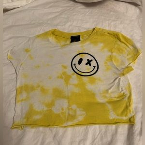 Love junkie girls smiley crop tee size small
